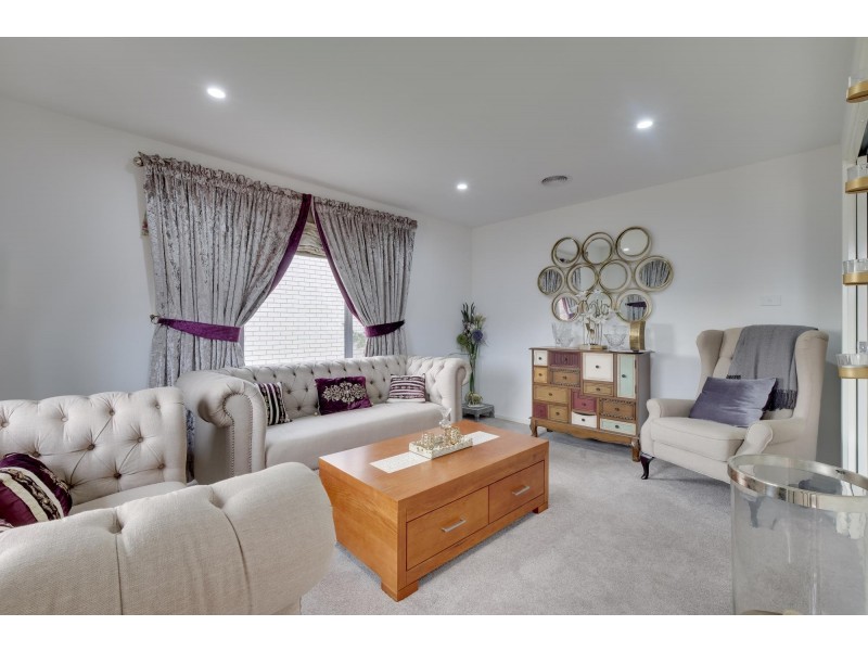 8 Yerradhang Street, Ngunnawal ACT 2913