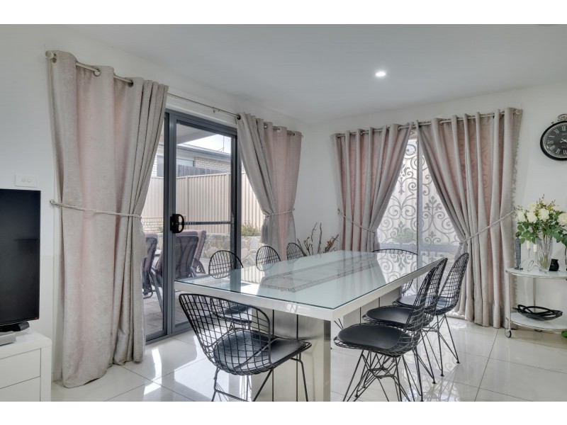 8 Yerradhang Street, Ngunnawal ACT 2913