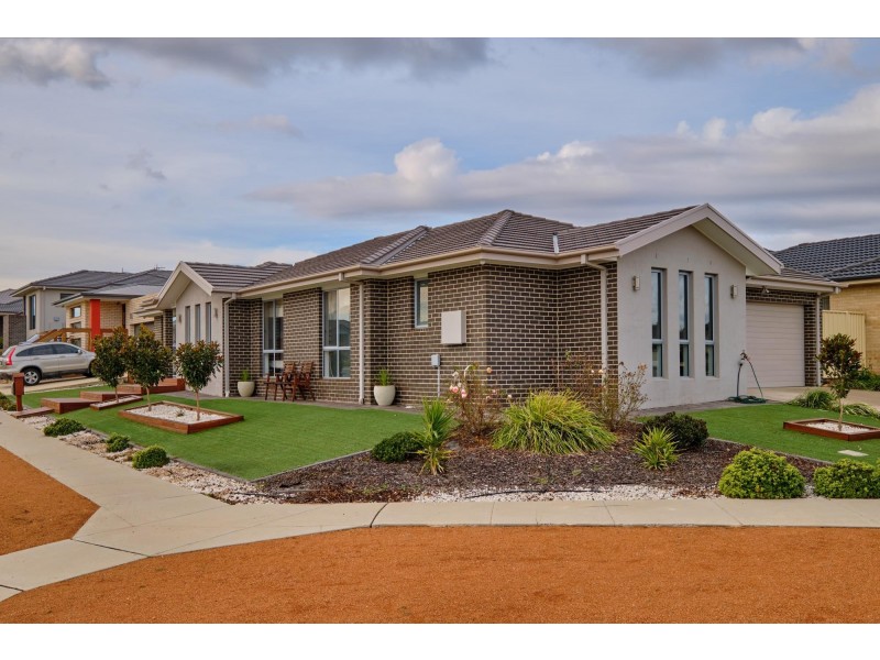 8 Yerradhang Street, Ngunnawal ACT 2913