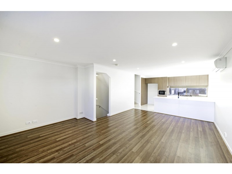 4/8 Henry Kendall Street, Franklin ACT 2913