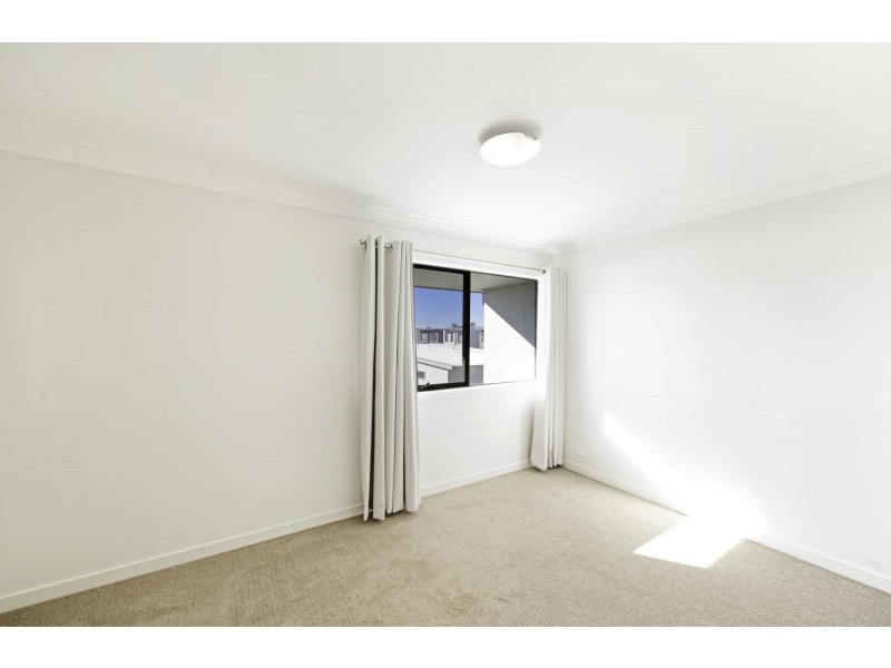 4/8 Henry Kendall Street, Franklin ACT 2913