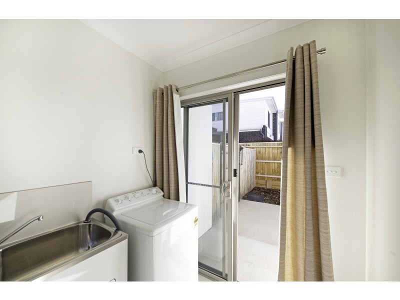 4/8 Henry Kendall Street, Franklin ACT 2913