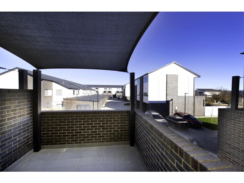 4/8 Henry Kendall Street, Franklin ACT 2913