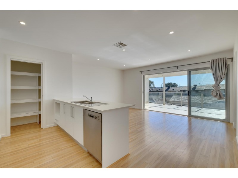 2/121 Anthony Rolfe Avenue, Gungahlin ACT 2912