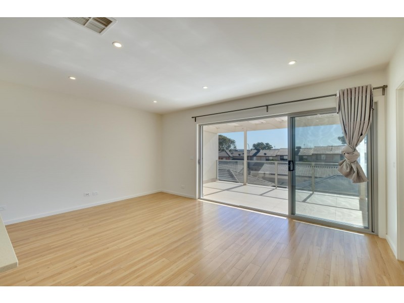 2/121 Anthony Rolfe Avenue, Gungahlin ACT 2912