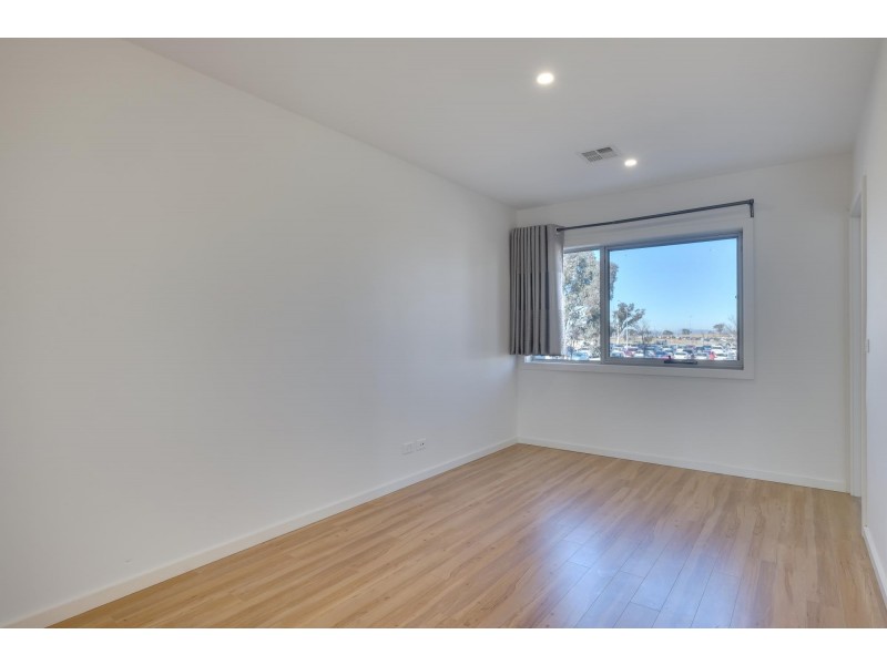 2/121 Anthony Rolfe Avenue, Gungahlin ACT 2912