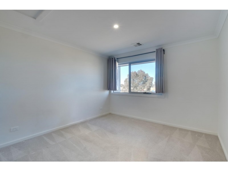2/121 Anthony Rolfe Avenue, Gungahlin ACT 2912