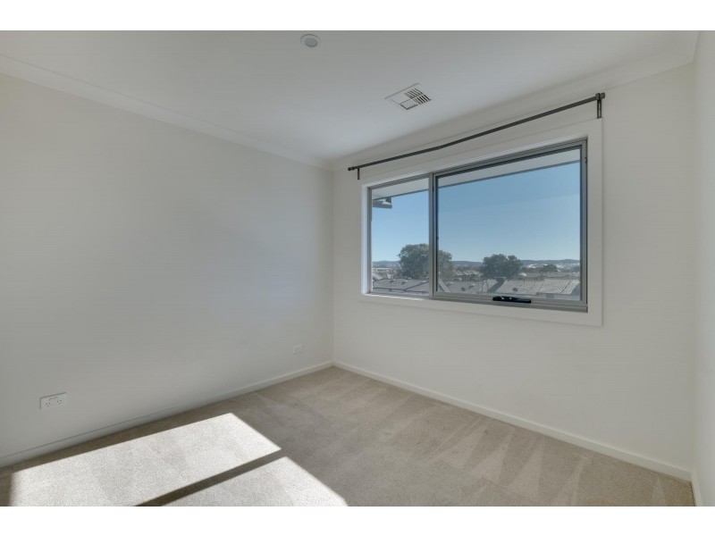 2/121 Anthony Rolfe Avenue, Gungahlin ACT 2912