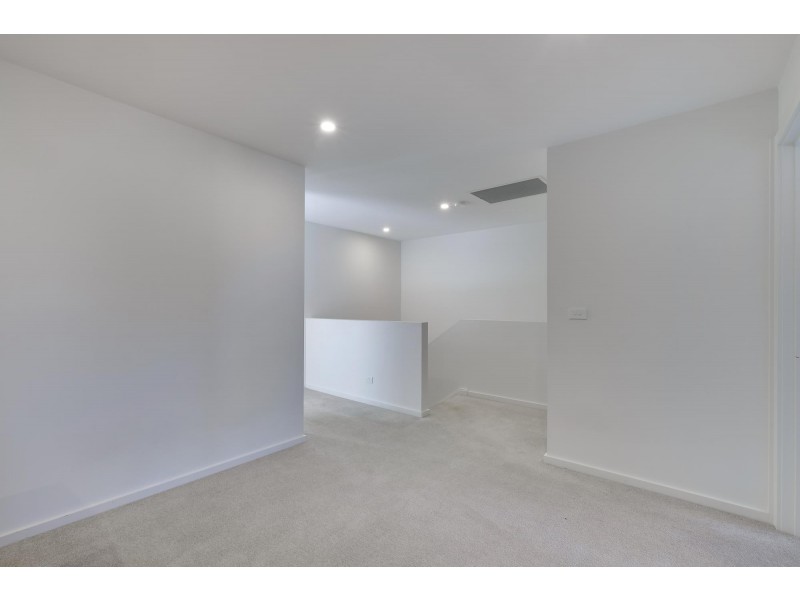 2/121 Anthony Rolfe Avenue, Gungahlin ACT 2912