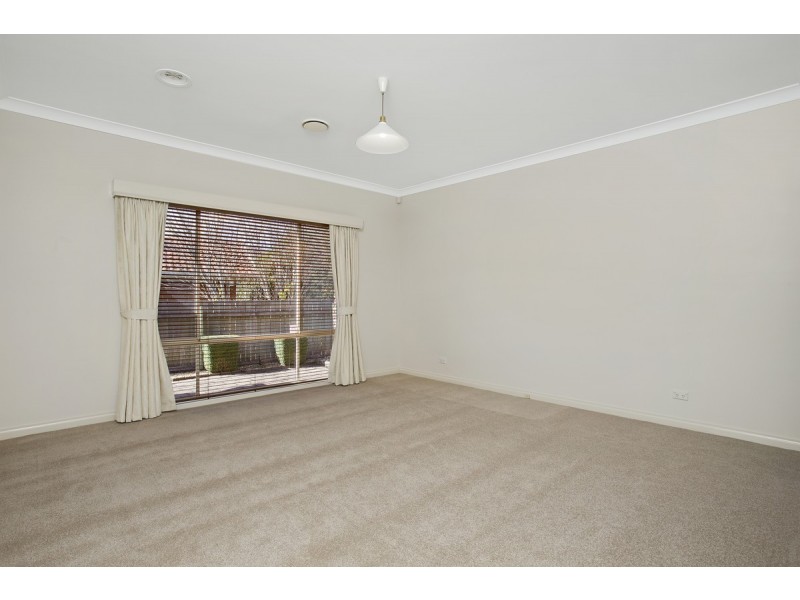 27 Feathertop Street, Palmerston ACT 2913