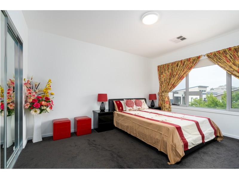 2/72 Henry Kendall Street, Franklin ACT 2913