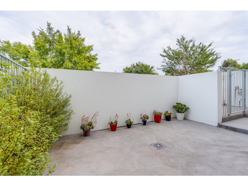 2/72 Henry Kendall Street, Franklin ACT 2913