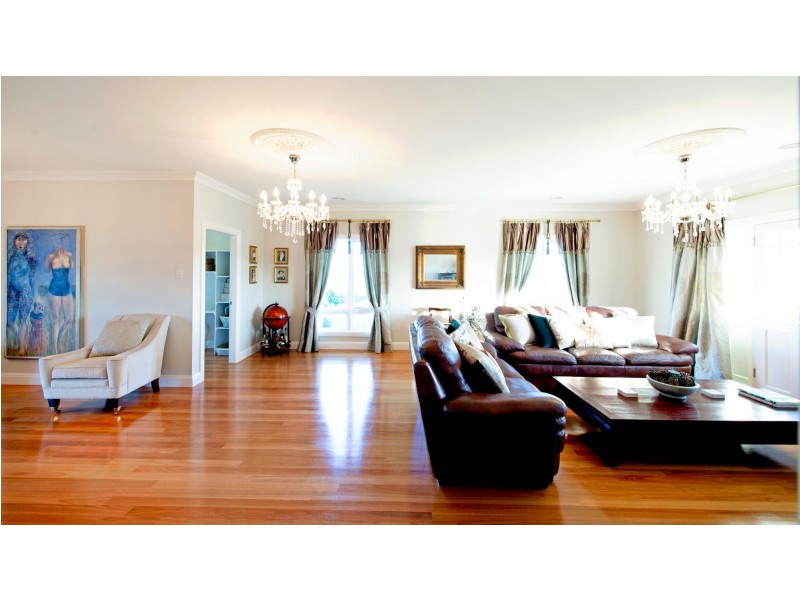 6 Glover Drive, Yass NSW 2582