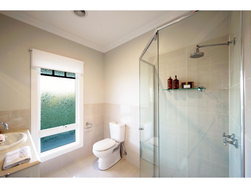 6 Glover Drive, Yass NSW 2582