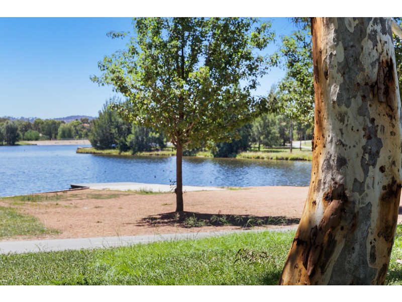 82/1 Anthony Rolfe Avenue, Gungahlin ACT 2912