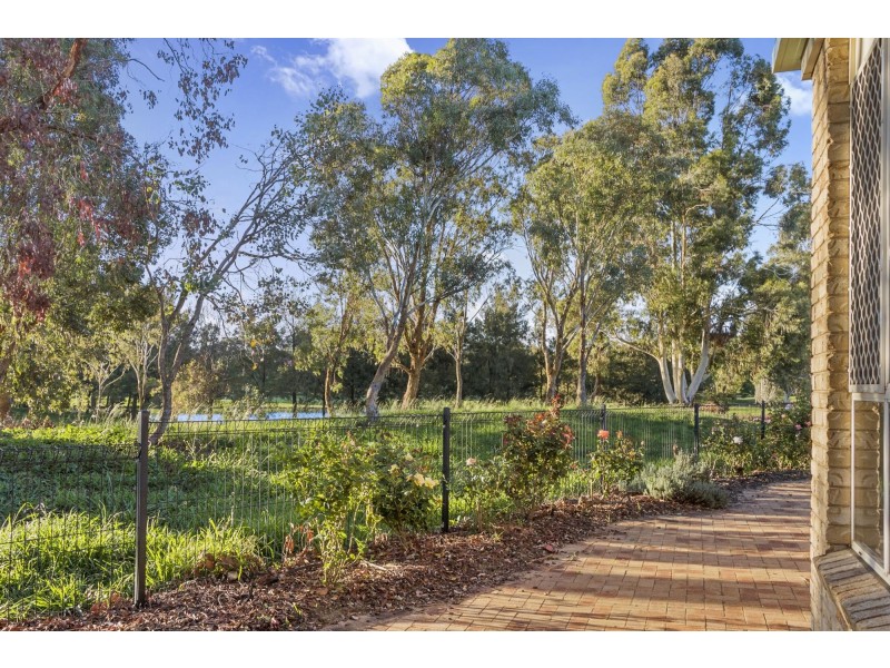 42 Kurrama Close, Ngunnawal ACT 2913