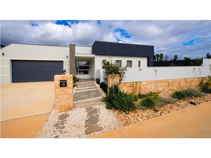 4 Sliprail Street, Lawson ACT 2617