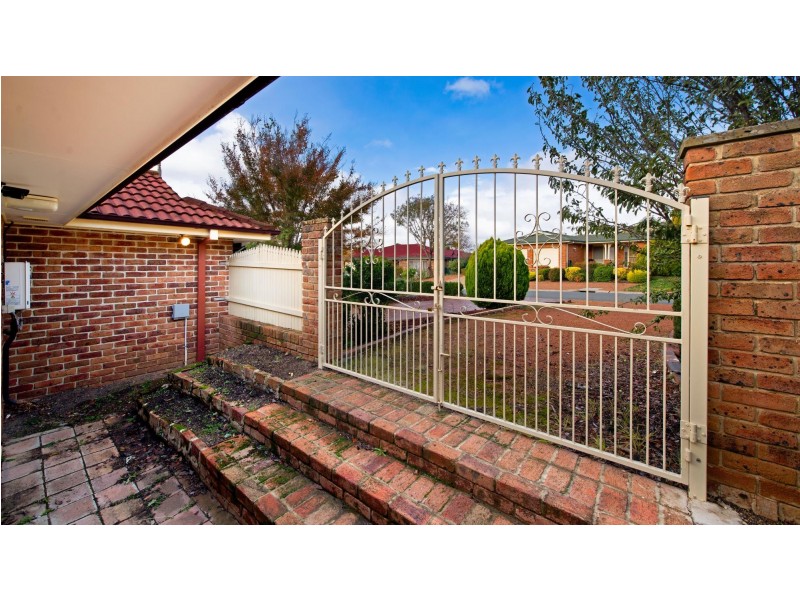 18 Feathertop Street, Palmerston ACT 2913