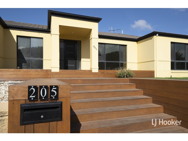 205 Halloran Drive, Jerrabomberra NSW 2619