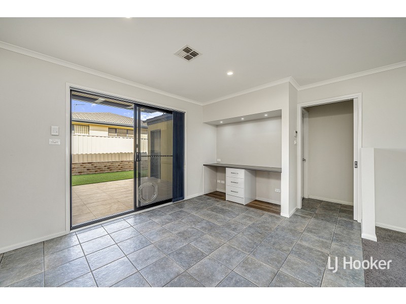 205 Halloran Drive, Jerrabomberra NSW 2619