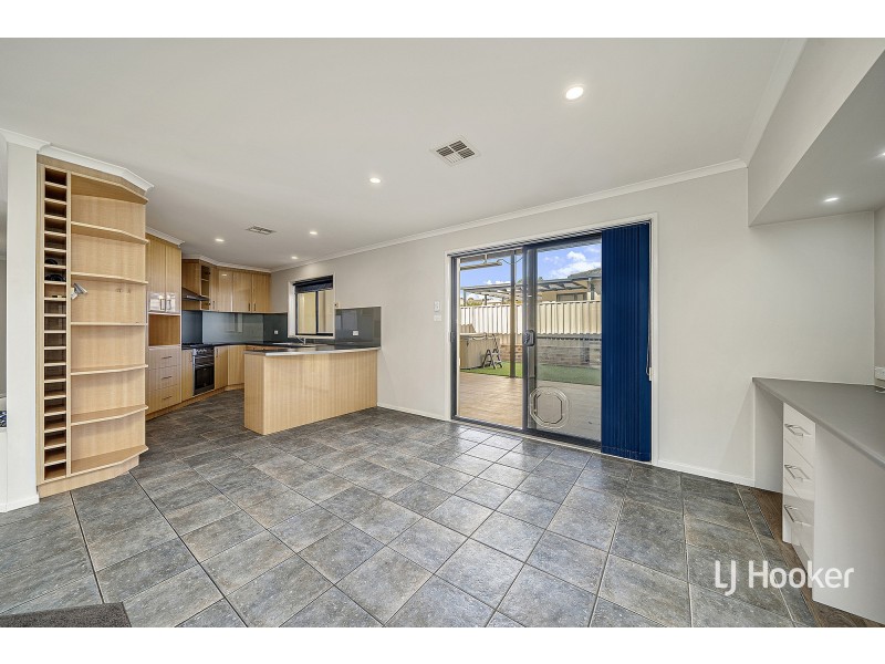 205 Halloran Drive, Jerrabomberra NSW 2619