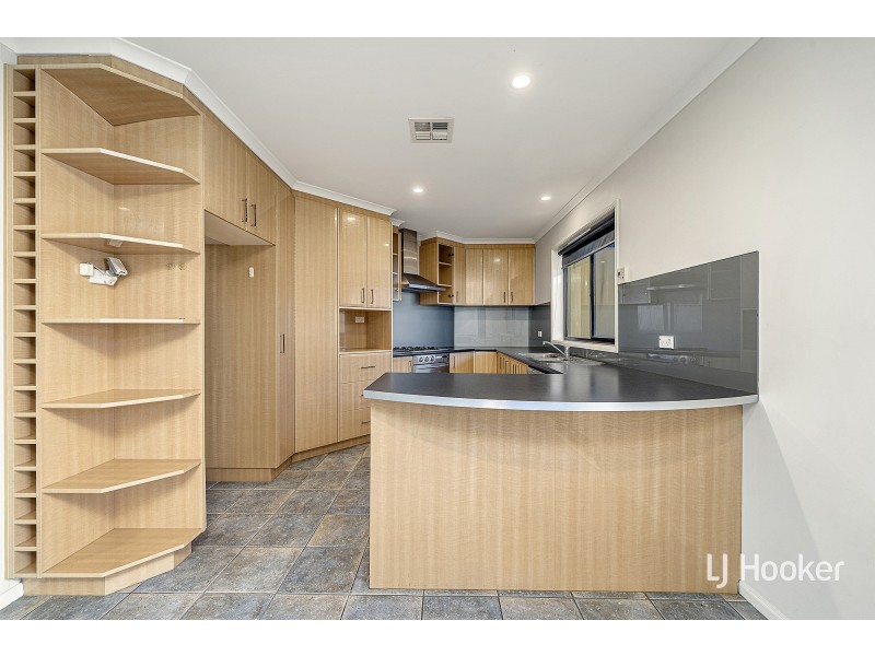 205 Halloran Drive, Jerrabomberra NSW 2619