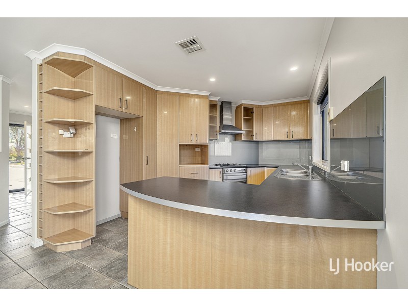 205 Halloran Drive, Jerrabomberra NSW 2619