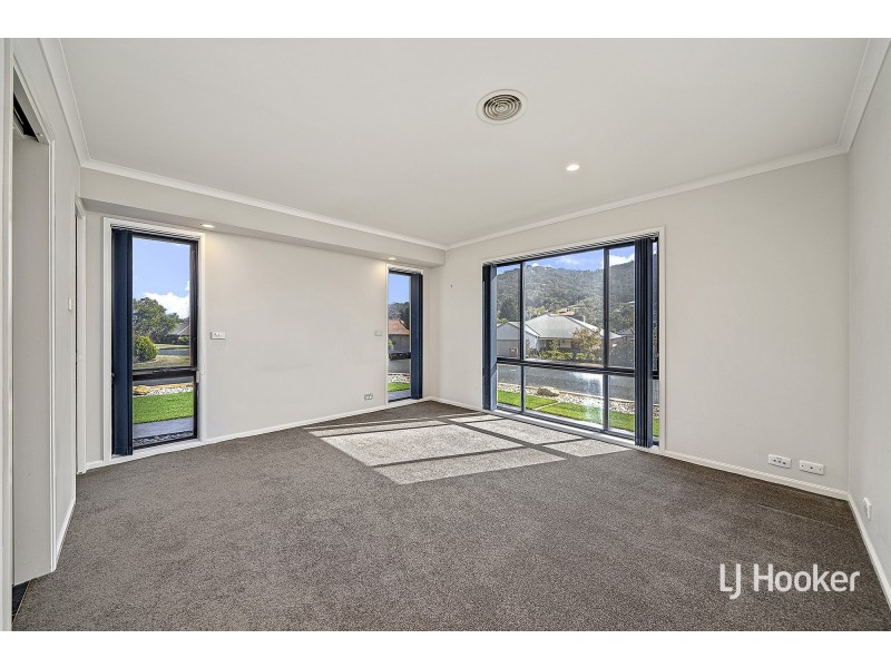 205 Halloran Drive, Jerrabomberra NSW 2619