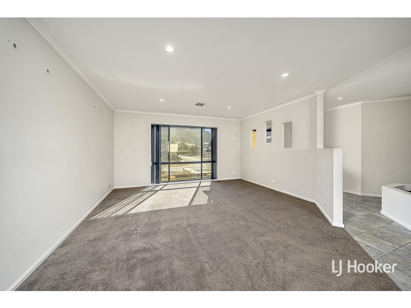 205 Halloran Drive, Jerrabomberra NSW 2619