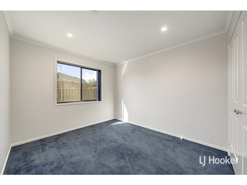 205 Halloran Drive, Jerrabomberra NSW 2619