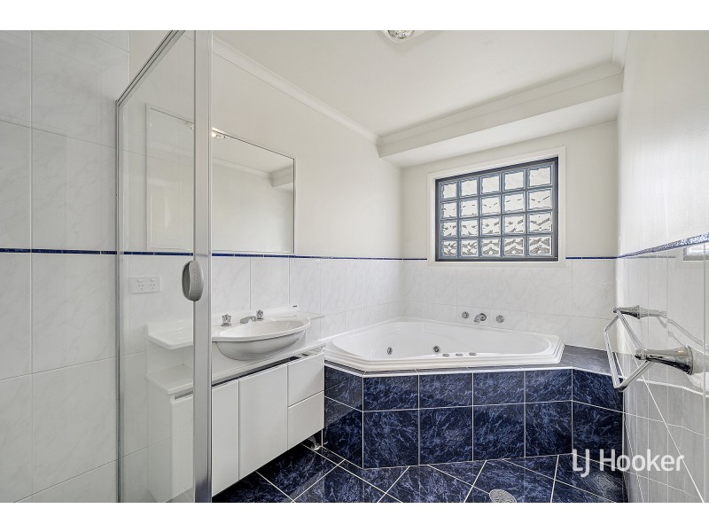 205 Halloran Drive, Jerrabomberra NSW 2619