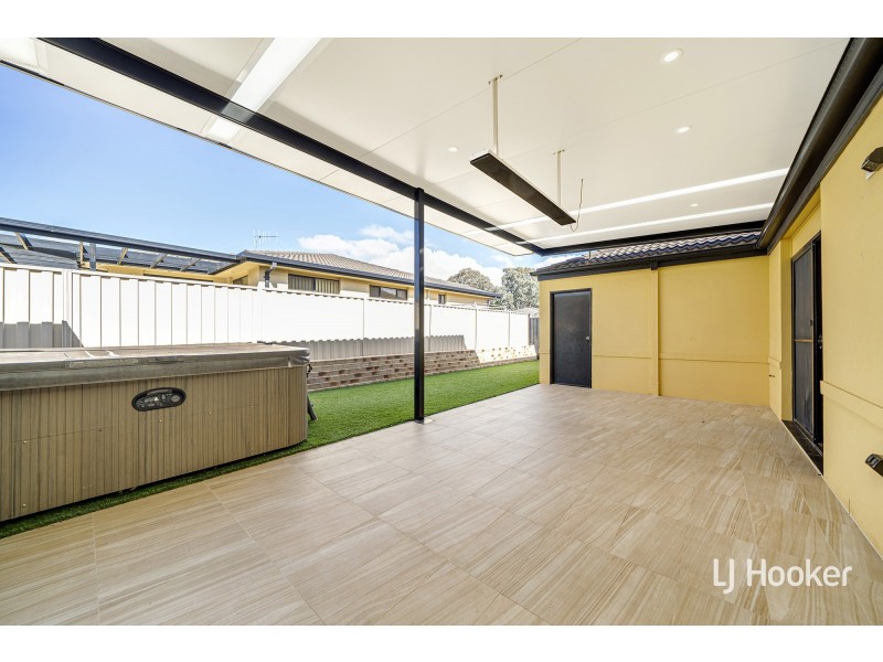 205 Halloran Drive, Jerrabomberra NSW 2619