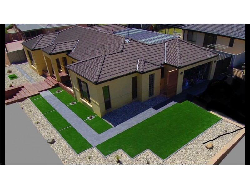 205 Halloran Drive, Jerrabomberra NSW 2619