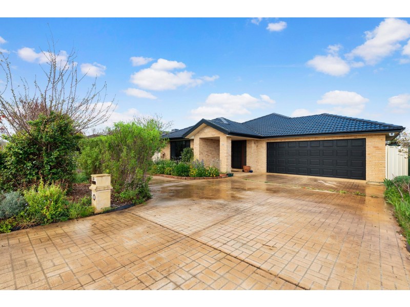 22 Douglas Waterhouse Drive, Dunlop ACT 2615