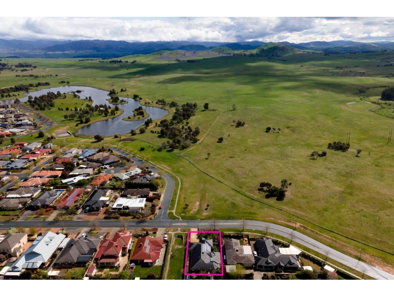 22 Douglas Waterhouse Drive, Dunlop ACT 2615