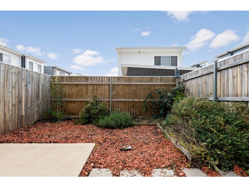 6/8 Henry Kendall Street, Franklin ACT 2913