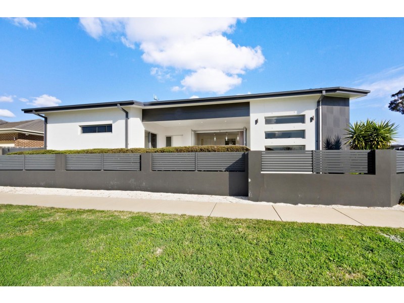 15 Maranunga Crescent, Crace ACT 2911