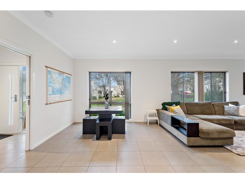 1/12 Lomax Street, Forde ACT 2914