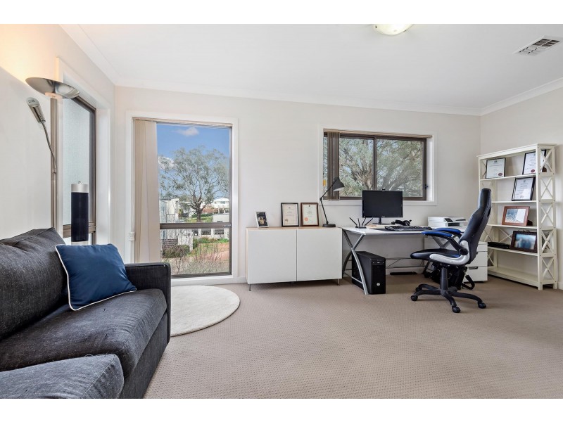 1/12 Lomax Street, Forde ACT 2914