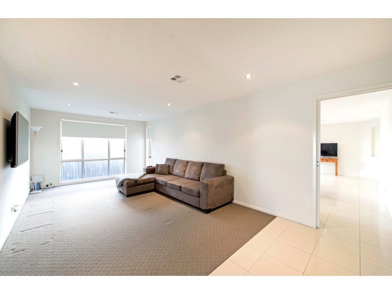 7 Mavis Latham Street, Franklin ACT 2913