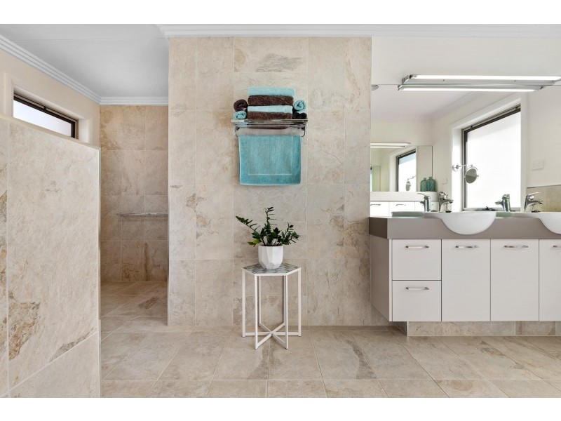 11 Clayton Street, Yass NSW 2582