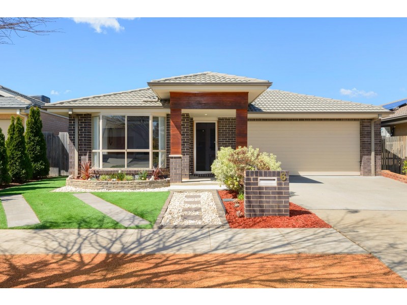 6 Hesba Brinsmead Street, Franklin ACT 2913