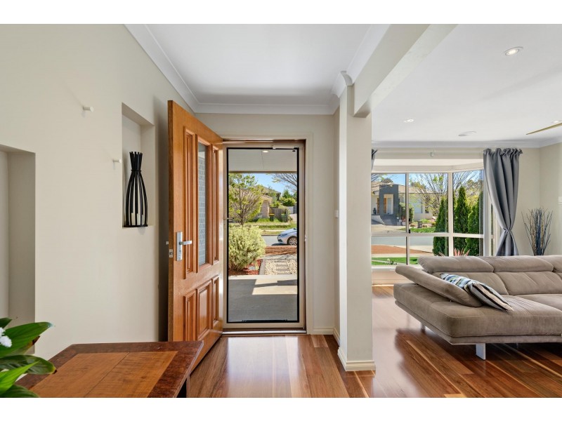 6 Hesba Brinsmead Street, Franklin ACT 2913