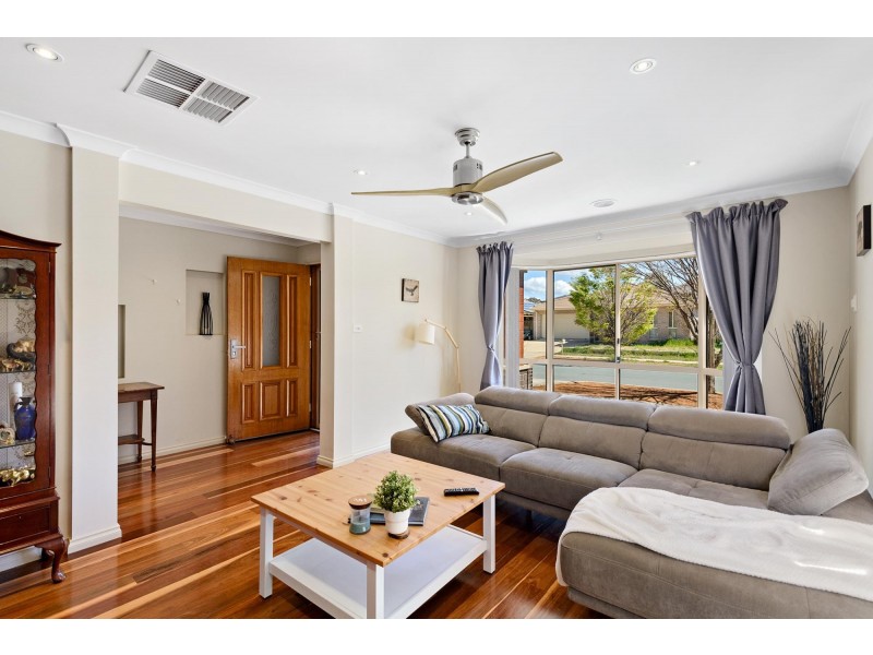 6 Hesba Brinsmead Street, Franklin ACT 2913