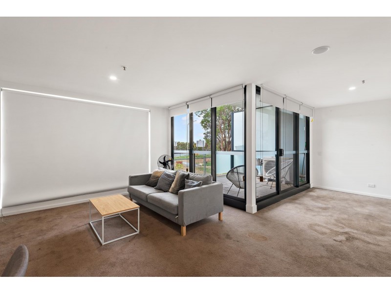 2/1 Anthony Rolfe Avenue, Gungahlin ACT 2912