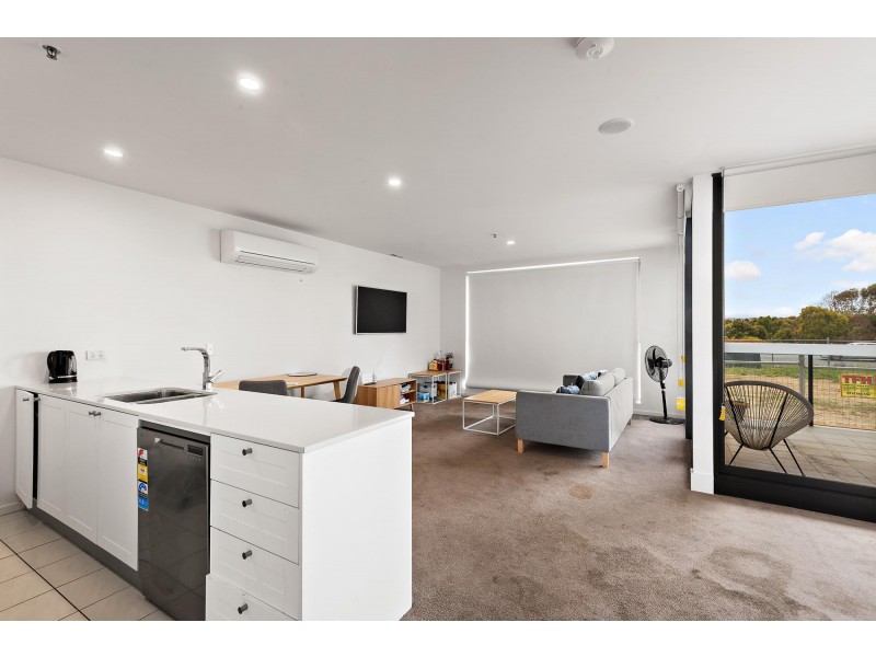 2/1 Anthony Rolfe Avenue, Gungahlin ACT 2912