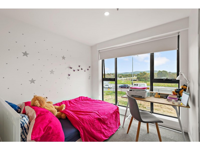 2/1 Anthony Rolfe Avenue, Gungahlin ACT 2912