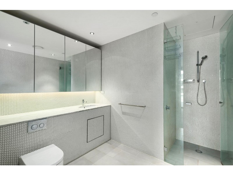 2/21 Eastlake Parade, Kingston ACT 2604