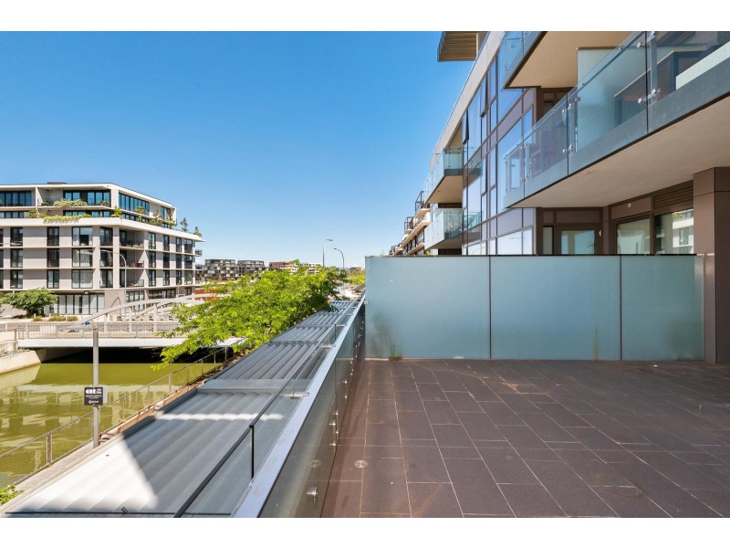 2/21 Eastlake Parade, Kingston ACT 2604