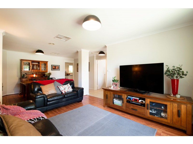 19 Henry Sutton Circuit, Dunlop ACT 2615